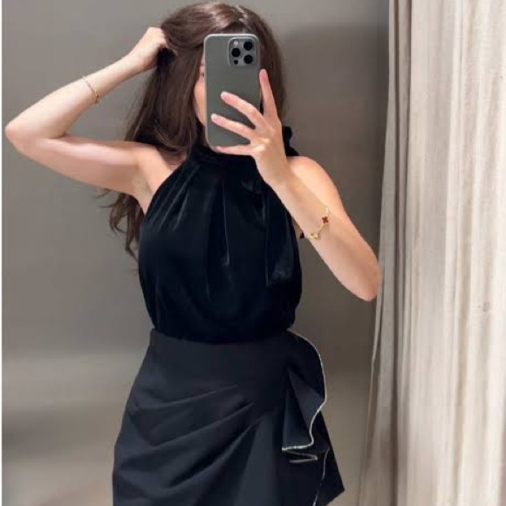 ZARA Velvet bow balloon top - Elegant Black Velvet Halter Top - Picture 5 of 5